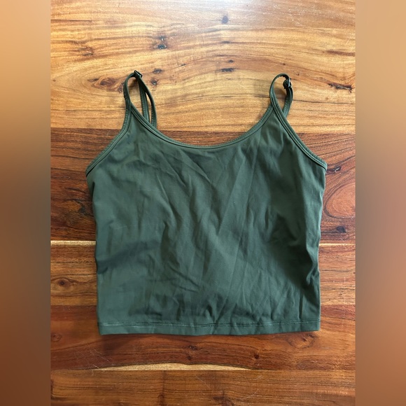 Everlane Tops - Everlance performance green long line tank READ
